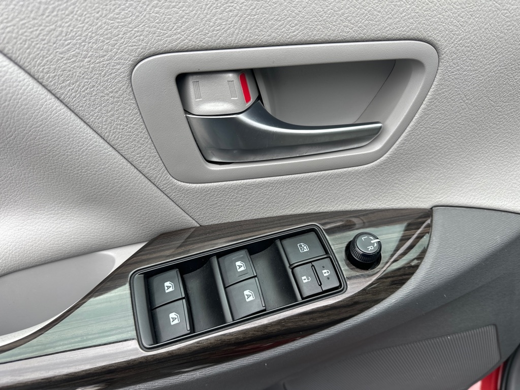 Toyota Sienna XLE Auto Access Seat FWD 7-Passenger (Natl) 2019