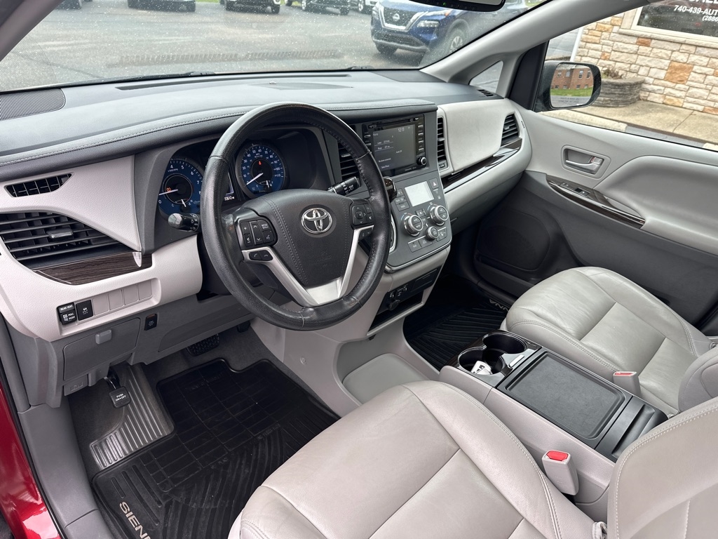 Toyota Sienna XLE Auto Access Seat FWD 7-Passenger (Natl) 2019