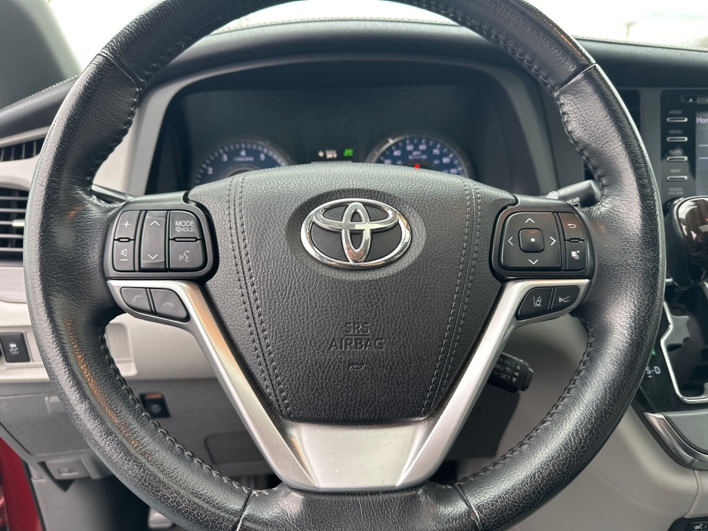Toyota Sienna XLE Auto Access Seat FWD 7-Passenger (Natl) 2019