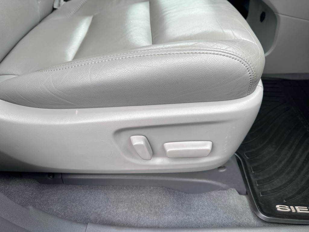 Toyota Sienna XLE Auto Access Seat FWD 7-Passenger (Natl) 2019