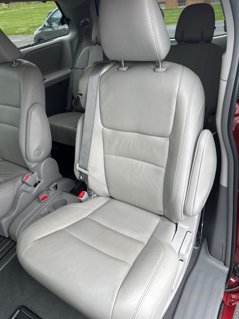 Toyota Sienna XLE Auto Access Seat FWD 7-Passenger (Natl) 2019