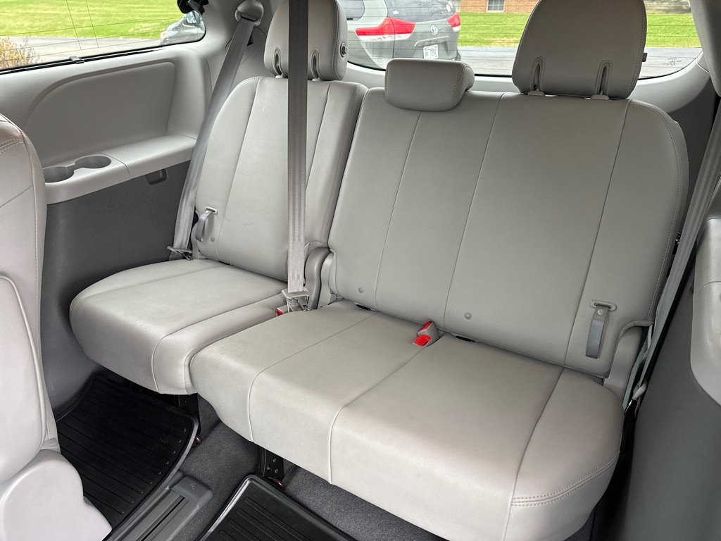 Toyota Sienna XLE Auto Access Seat FWD 7-Passenger (Natl) 2019