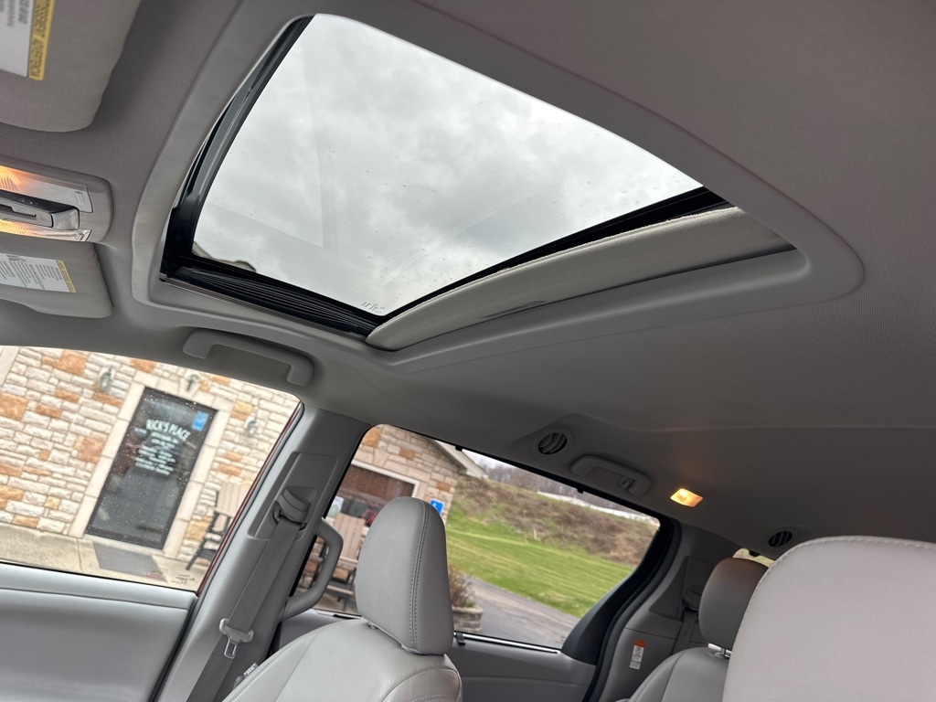 Toyota Sienna XLE Auto Access Seat FWD 7-Passenger (Natl) 2019