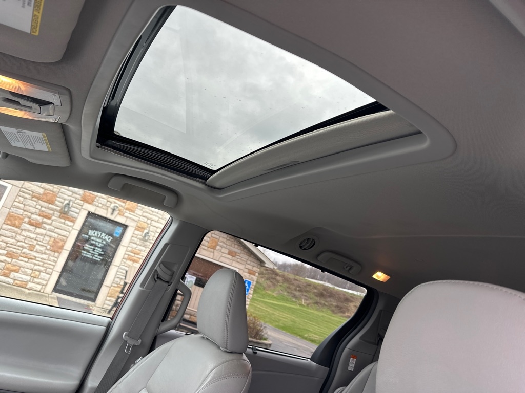 Toyota Sienna XLE Auto Access Seat FWD 7-Passenger (Natl) 2019