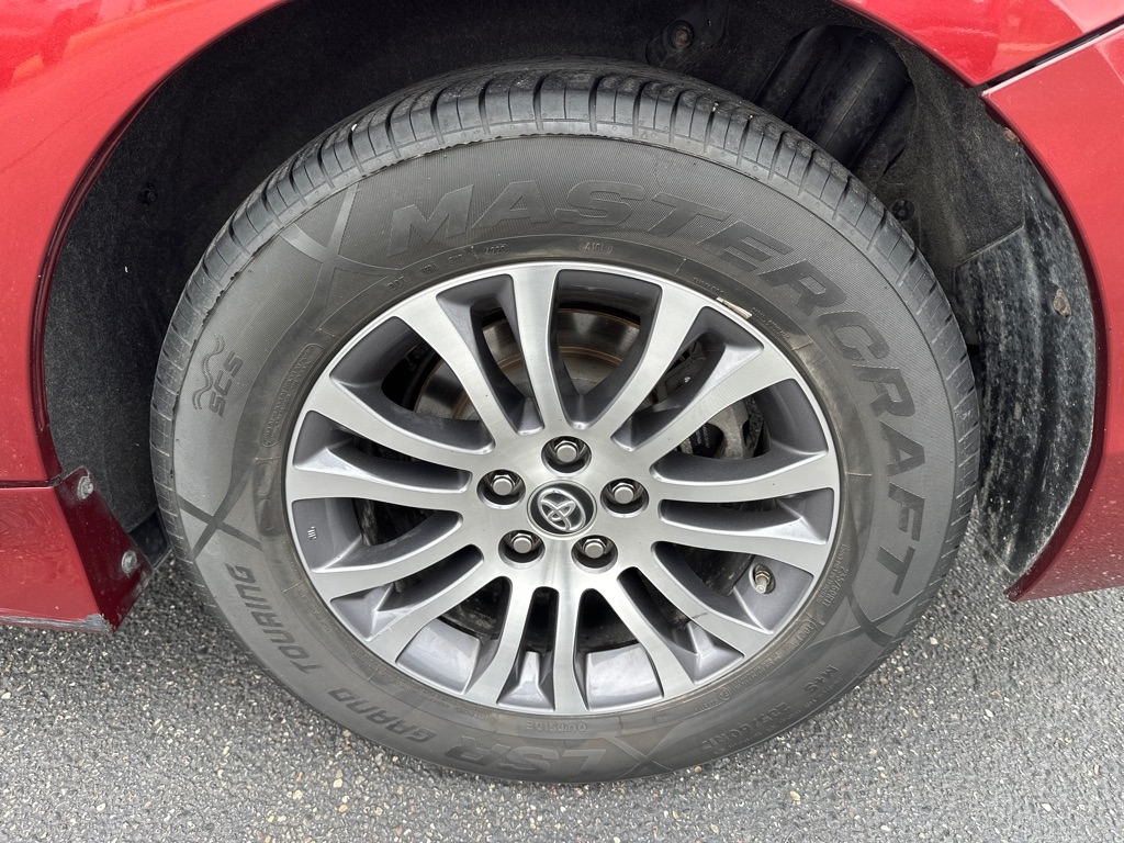 Toyota Sienna XLE Auto Access Seat FWD 7-Passenger (Natl) 2019