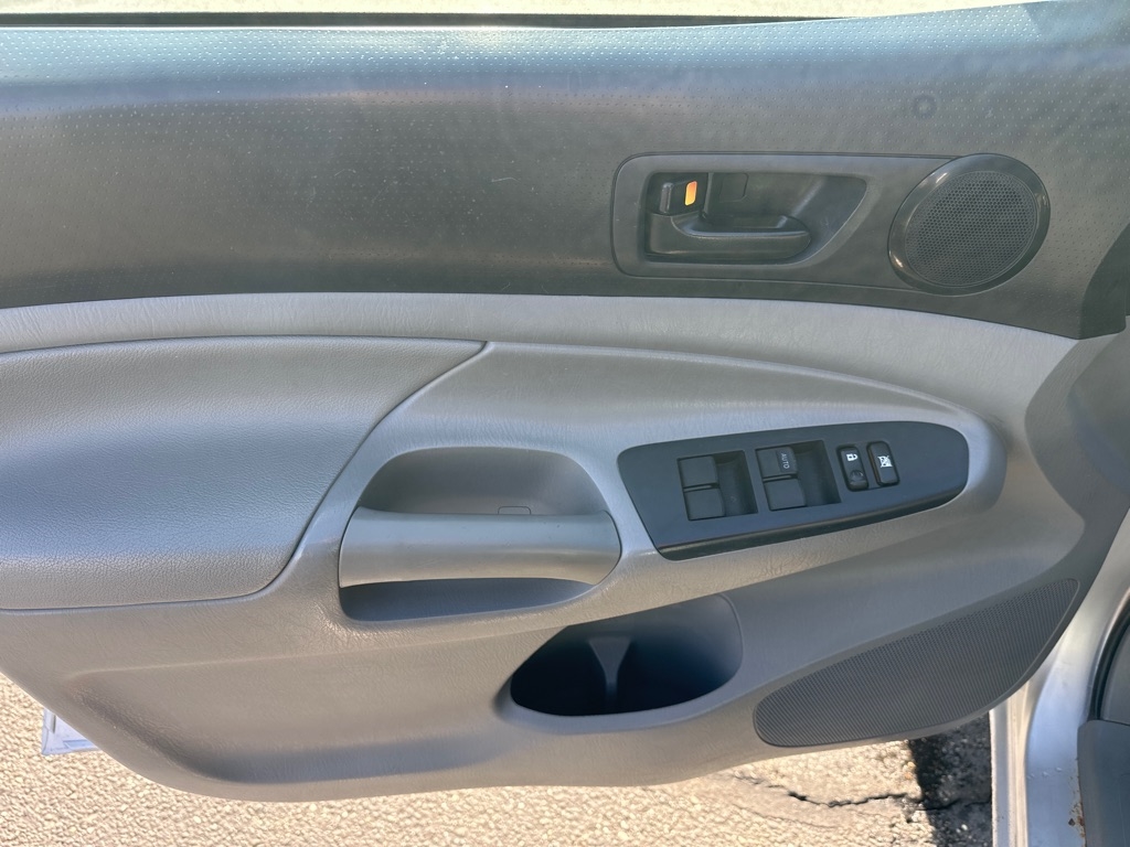 Toyota Tacoma 4WD Double Cab V6 MT (Natl) 2012