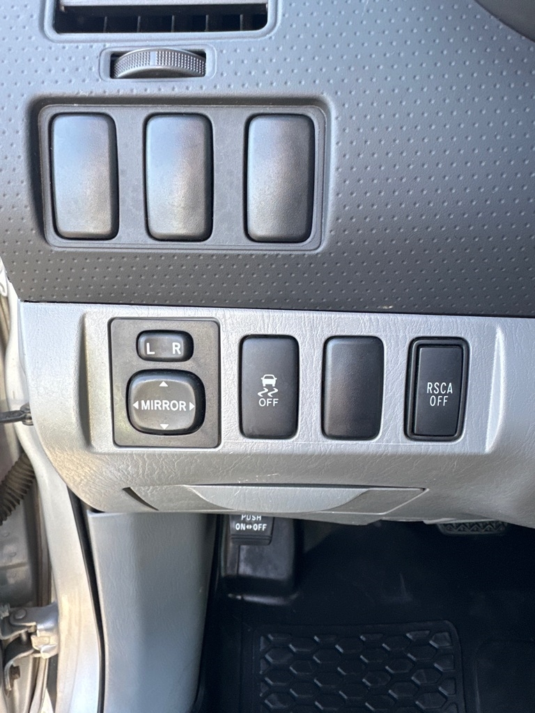 Toyota Tacoma 4WD Double Cab V6 MT (Natl) 2012