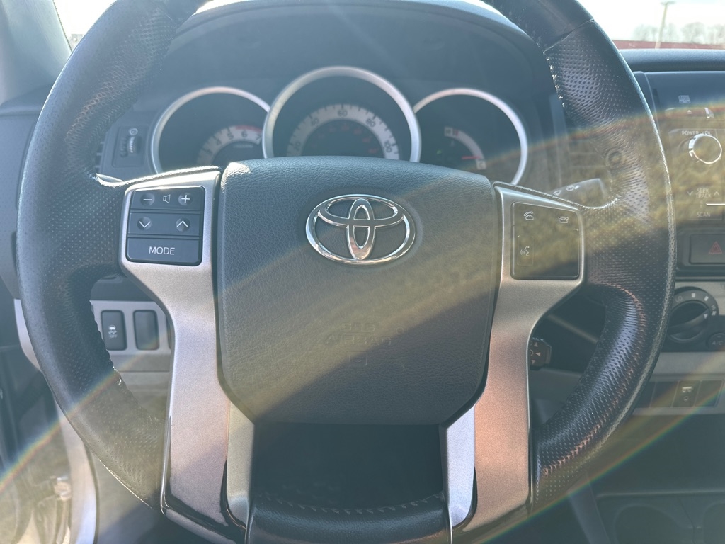 Toyota Tacoma 4WD Double Cab V6 MT (Natl) 2012