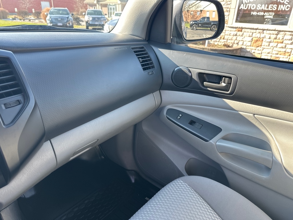 Toyota Tacoma 4WD Double Cab V6 MT (Natl) 2012