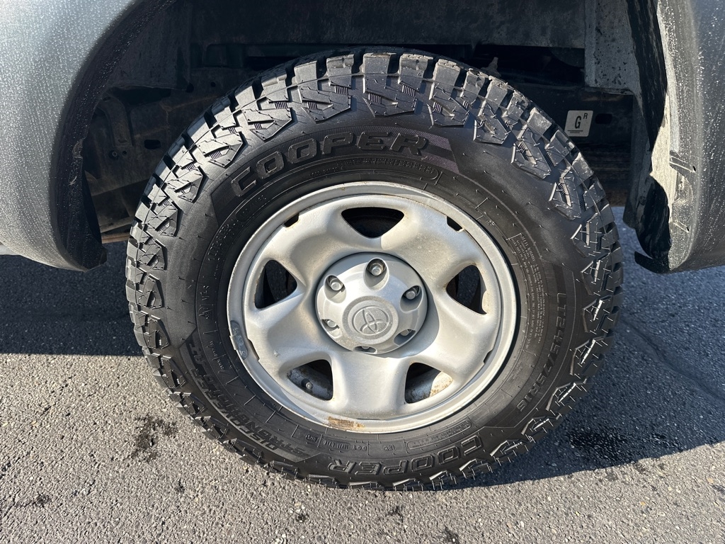 Toyota Tacoma 4WD Double Cab V6 MT (Natl) 2012