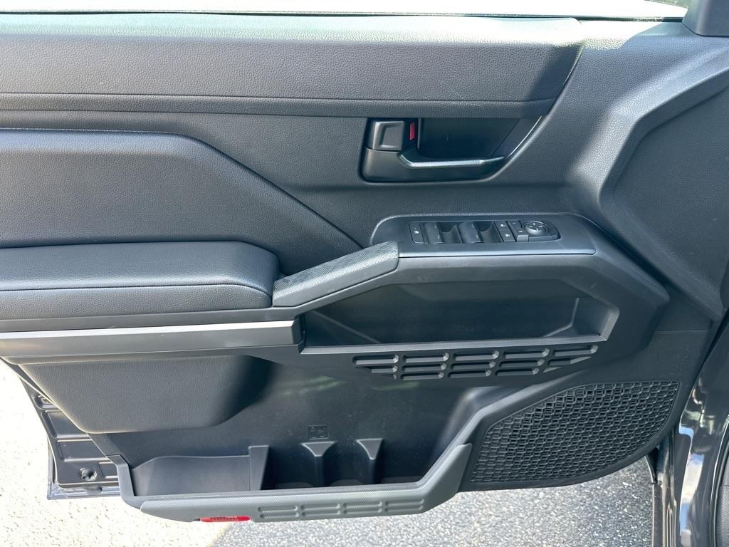 Toyota Tacoma 4WD SR5 Double Cab 5' Bed V6 AT (Natl) 2025