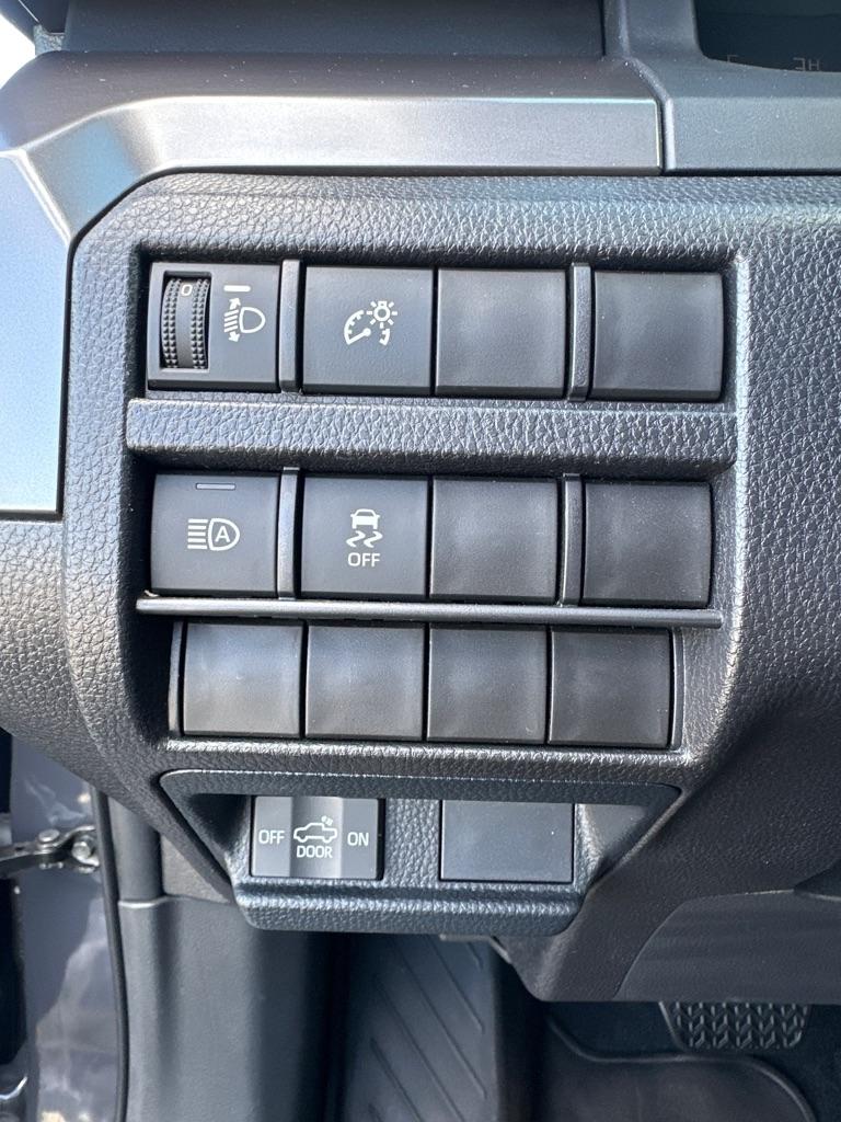 Toyota Tacoma 4WD SR5 Double Cab 5' Bed V6 AT (Natl) 2025