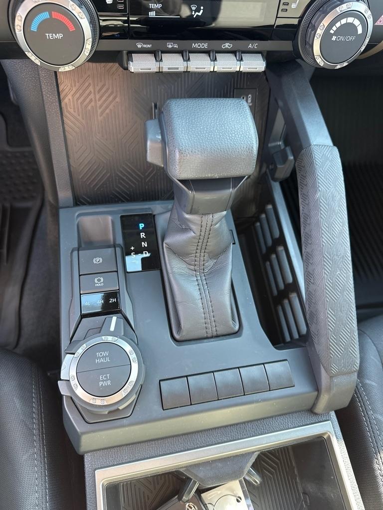 Toyota Tacoma 4WD SR5 Double Cab 5' Bed V6 AT (Natl) 2025