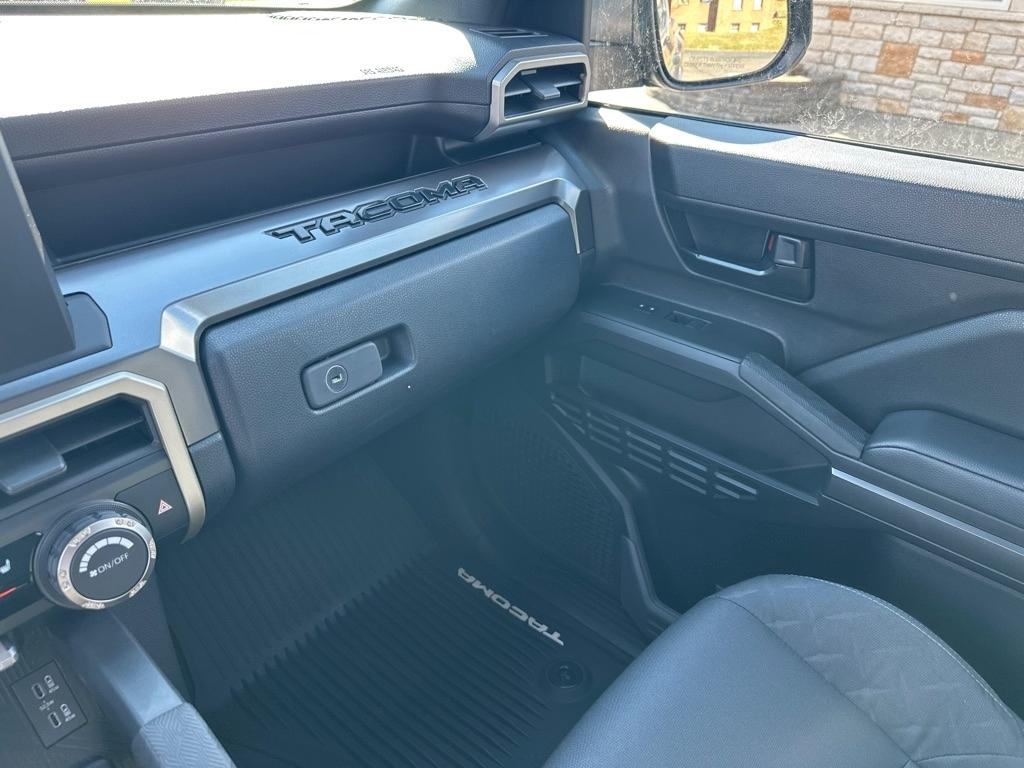 Toyota Tacoma 4WD SR5 Double Cab 5' Bed V6 AT (Natl) 2025