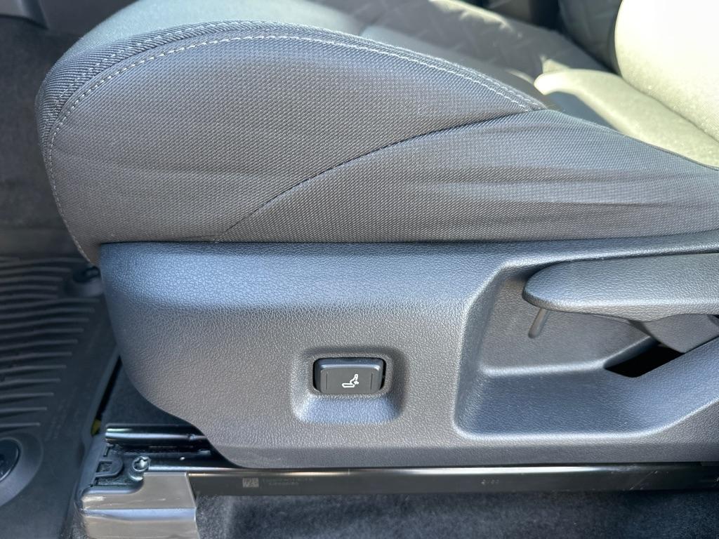 Toyota Tacoma 4WD SR5 Double Cab 5' Bed V6 AT (Natl) 2025