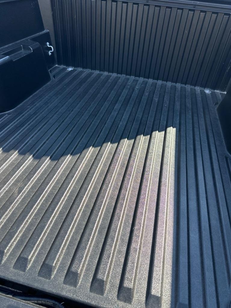 Toyota Tacoma 4WD SR5 Double Cab 5' Bed V6 AT (Natl) 2025