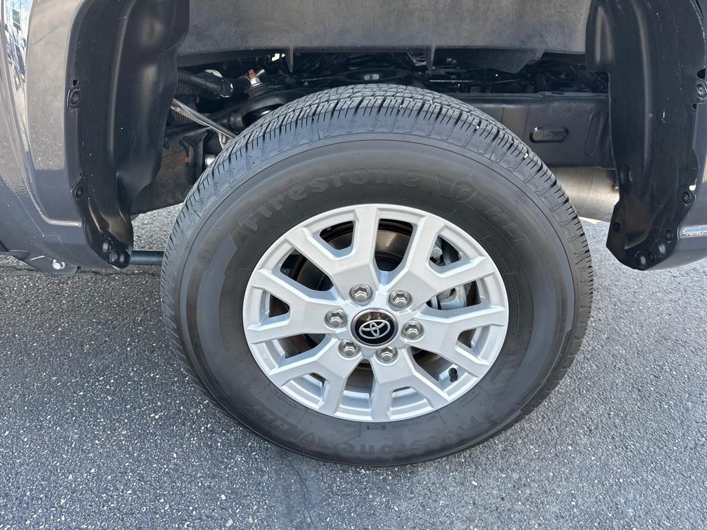 Toyota Tacoma 4WD SR5 Double Cab 5' Bed V6 AT (Natl) 2025