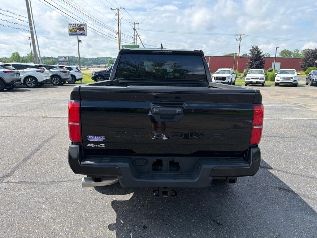 Toyota Tacoma 4WD SR5 Double Cab 5' Bed AT (Natl) 2024