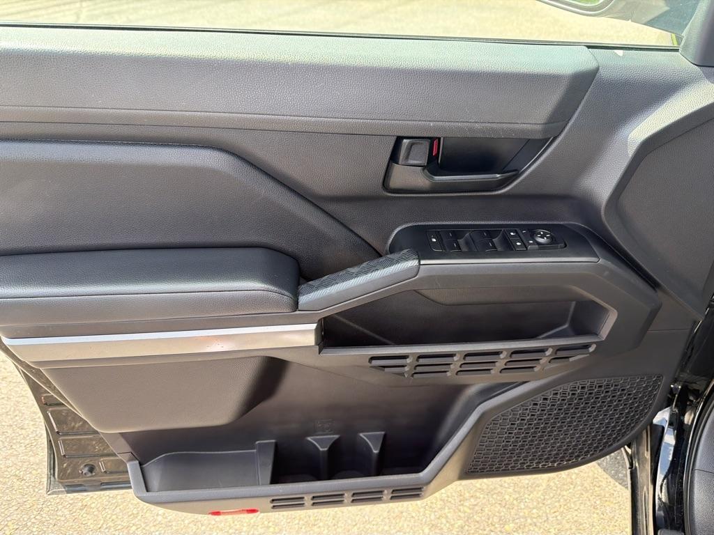 Toyota Tacoma 4WD SR5 Double Cab 5' Bed AT (Natl) 2024