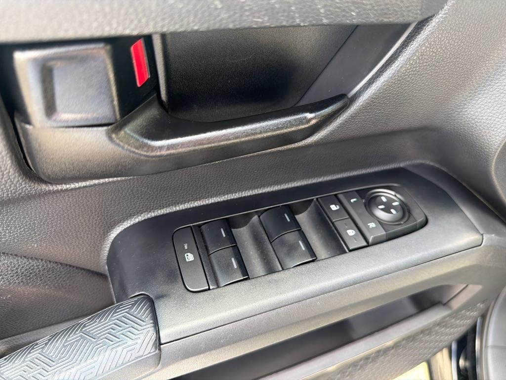 Toyota Tacoma 4WD SR5 Double Cab 5' Bed AT (Natl) 2024