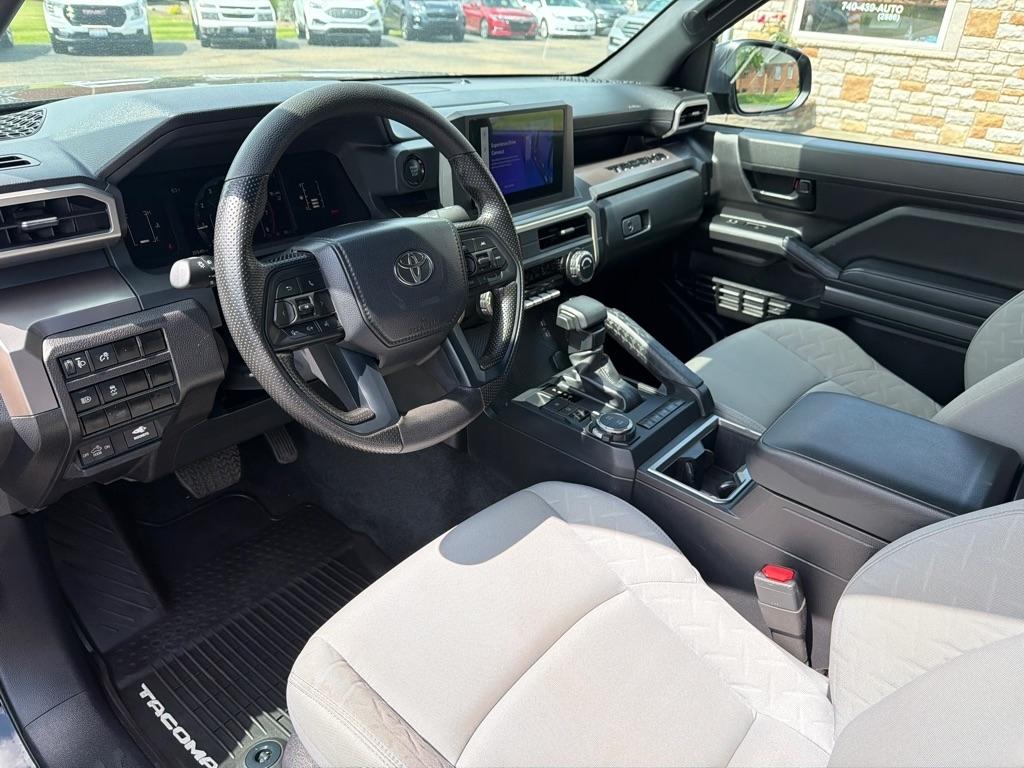 Toyota Tacoma 4WD SR5 Double Cab 5' Bed AT (Natl) 2024
