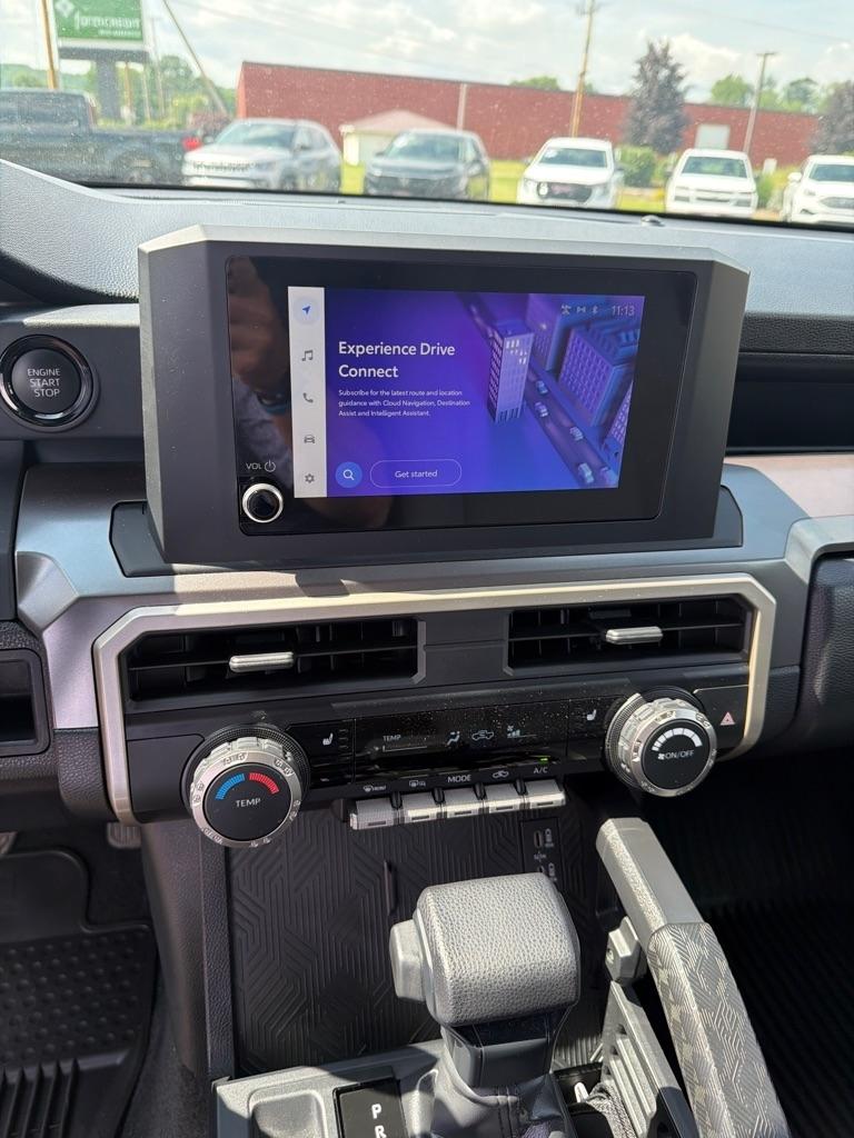 Toyota Tacoma 4WD SR5 Double Cab 5' Bed AT (Natl) 2024