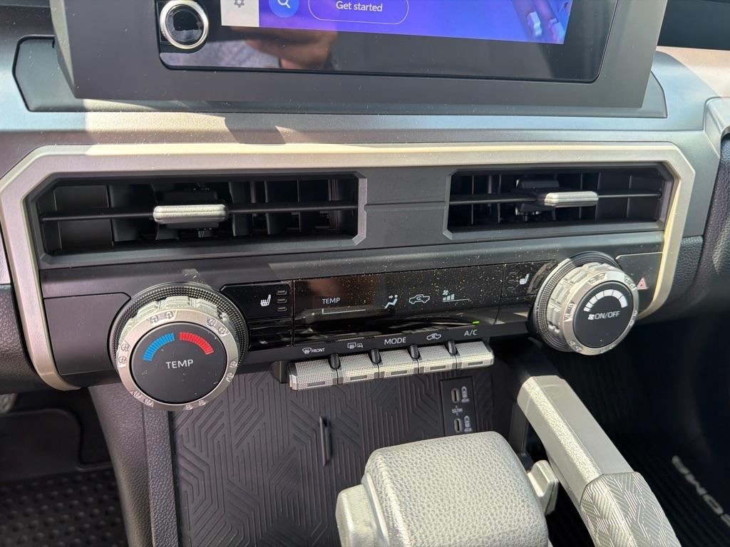 Toyota Tacoma 4WD SR5 Double Cab 5' Bed AT (Natl) 2024