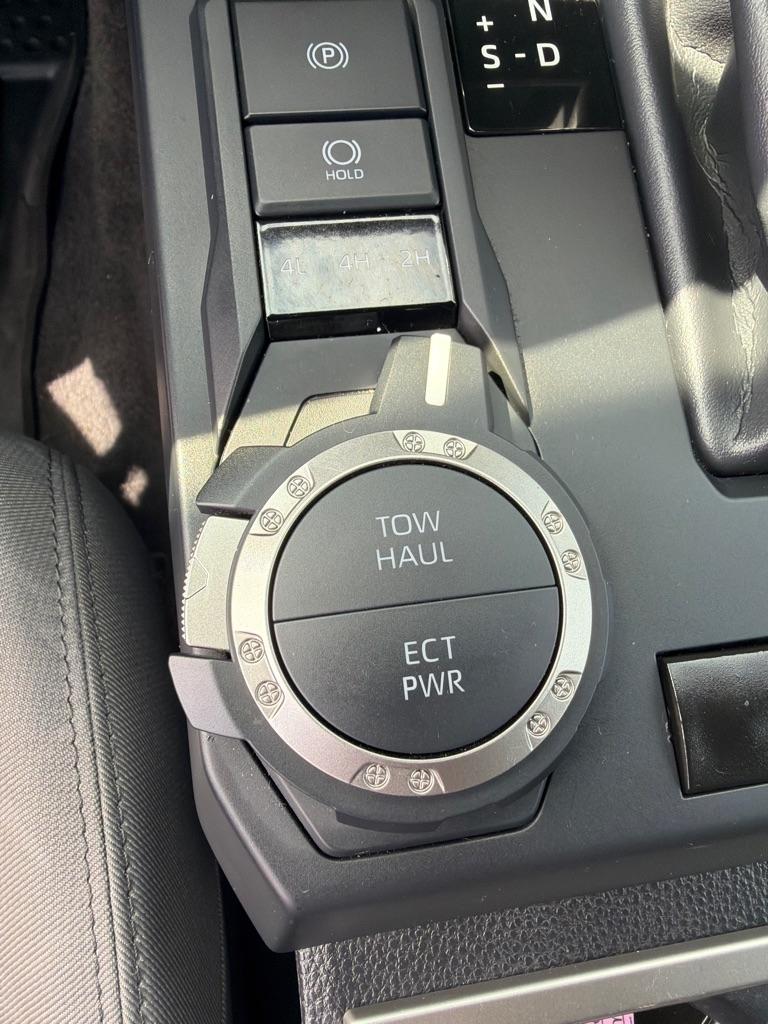 Toyota Tacoma 4WD SR5 Double Cab 5' Bed AT (Natl) 2024