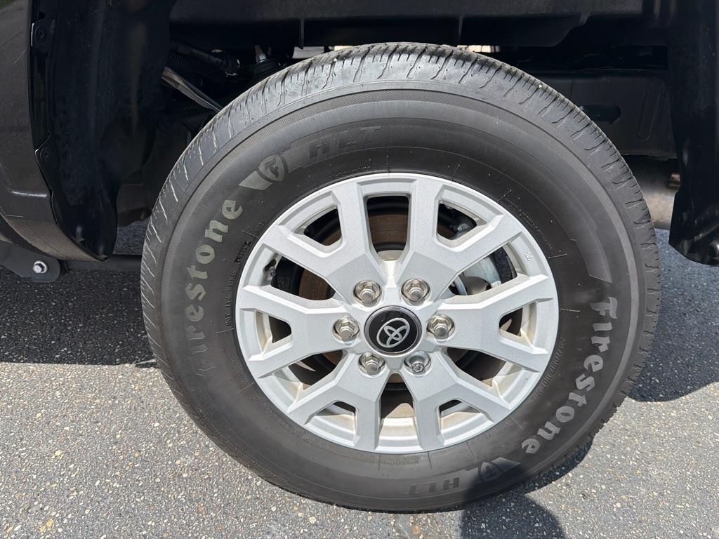 Toyota Tacoma 4WD SR5 Double Cab 5' Bed AT (Natl) 2024