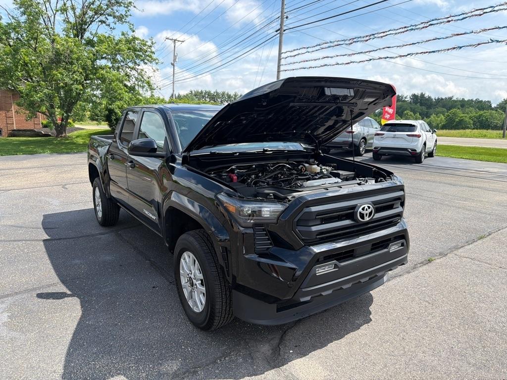 Toyota Tacoma 4WD SR5 Double Cab 5' Bed AT (Natl) 2024