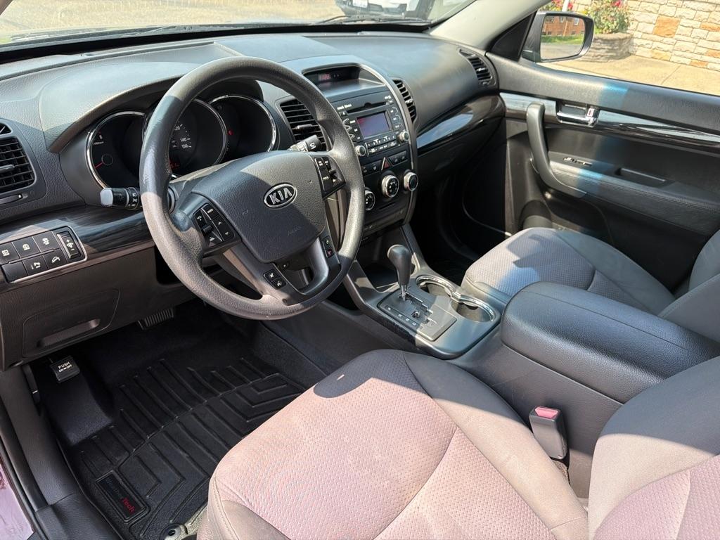 Kia Sorento 2WD 4dr I4 LX 2011