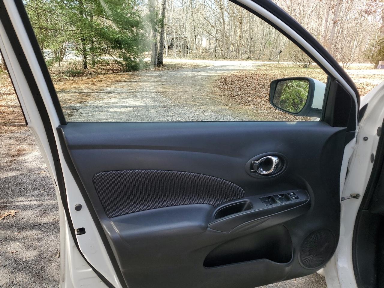 Nissan Versa 1.6 S 5M 2017