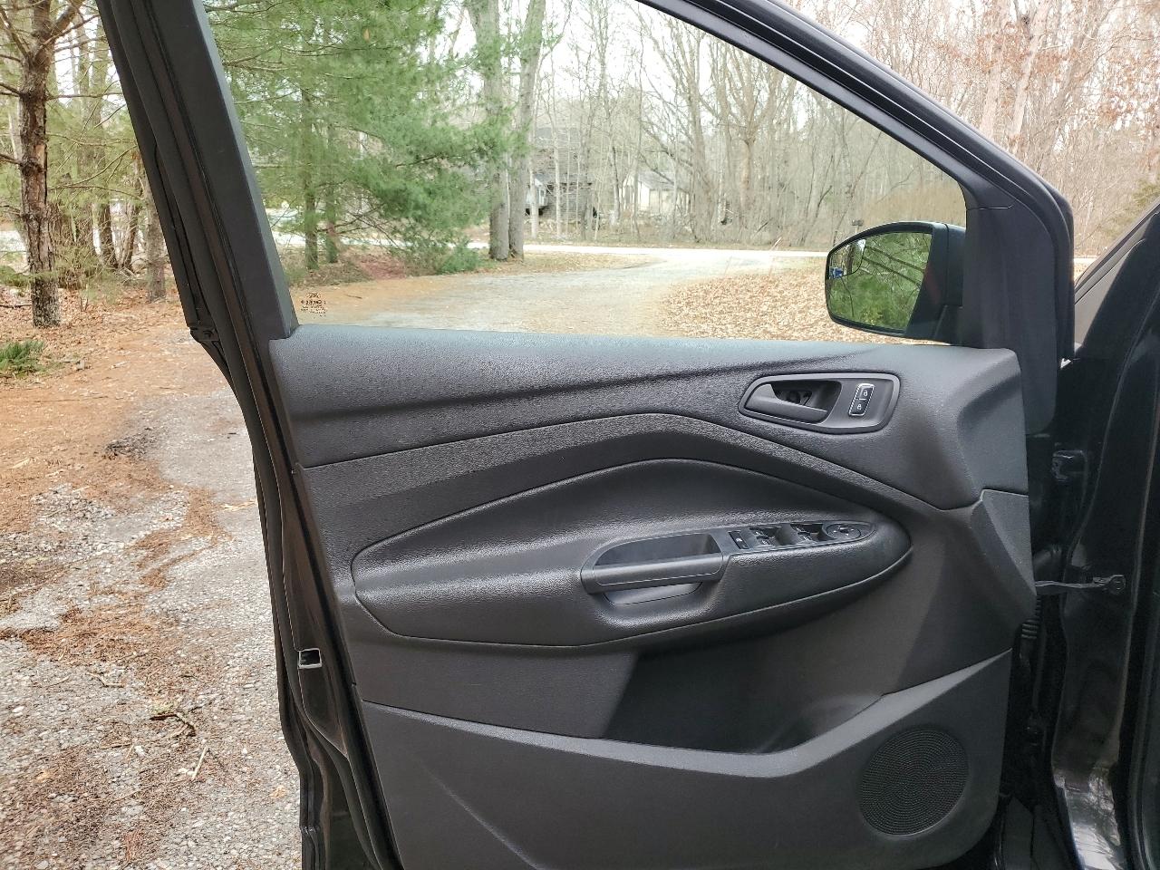 Ford Escape S FWD 2015