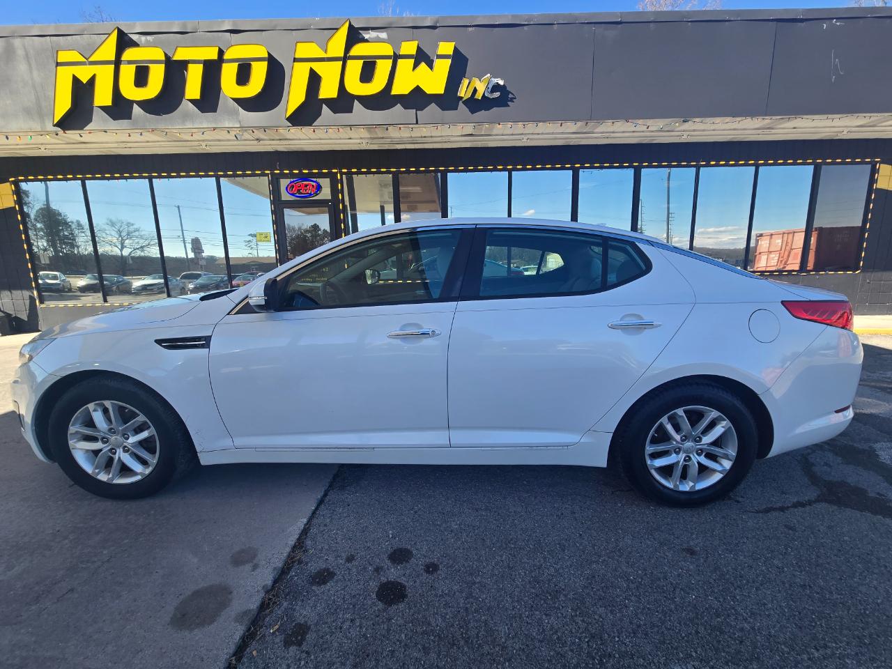 Kia Optima LX AT 2012