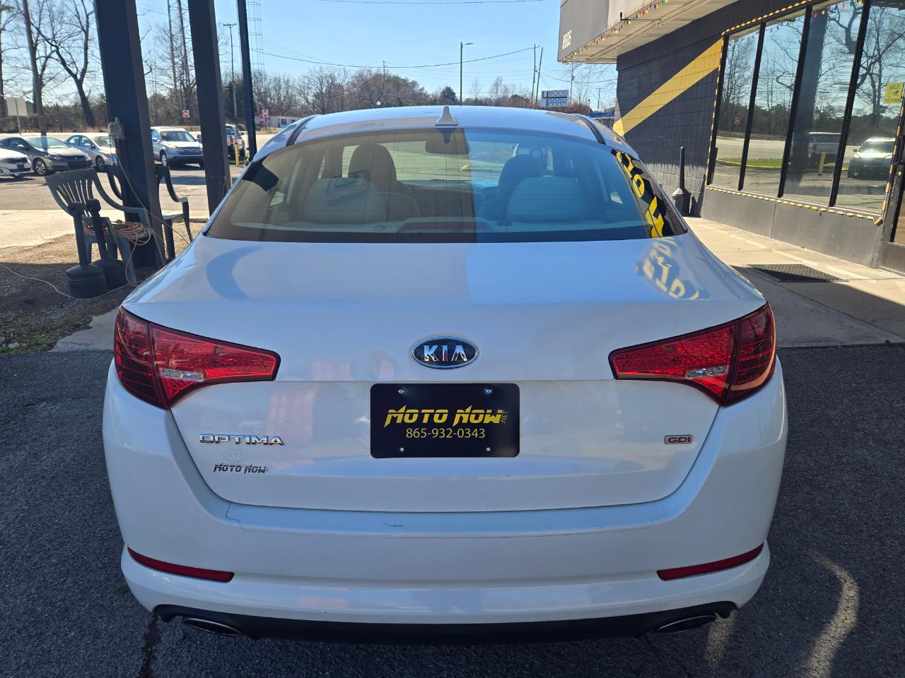 Kia Optima LX AT 2012