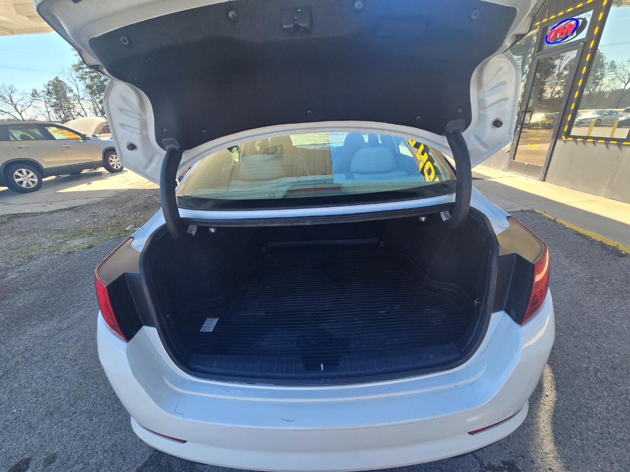 Kia Optima LX AT 2012