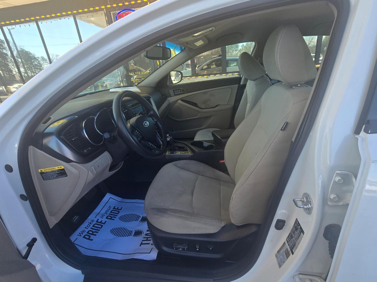 Kia Optima LX AT 2012