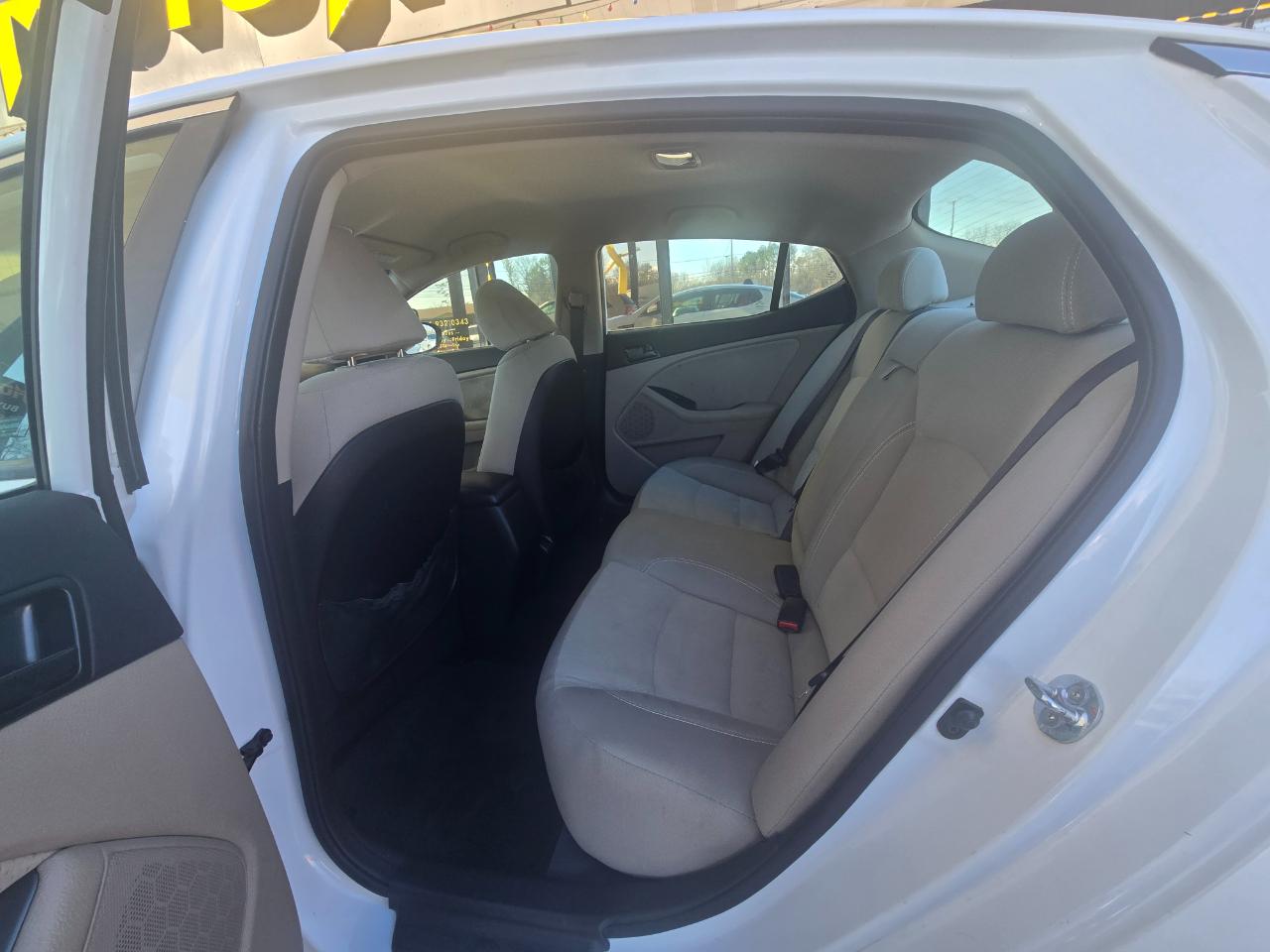 Kia Optima LX AT 2012