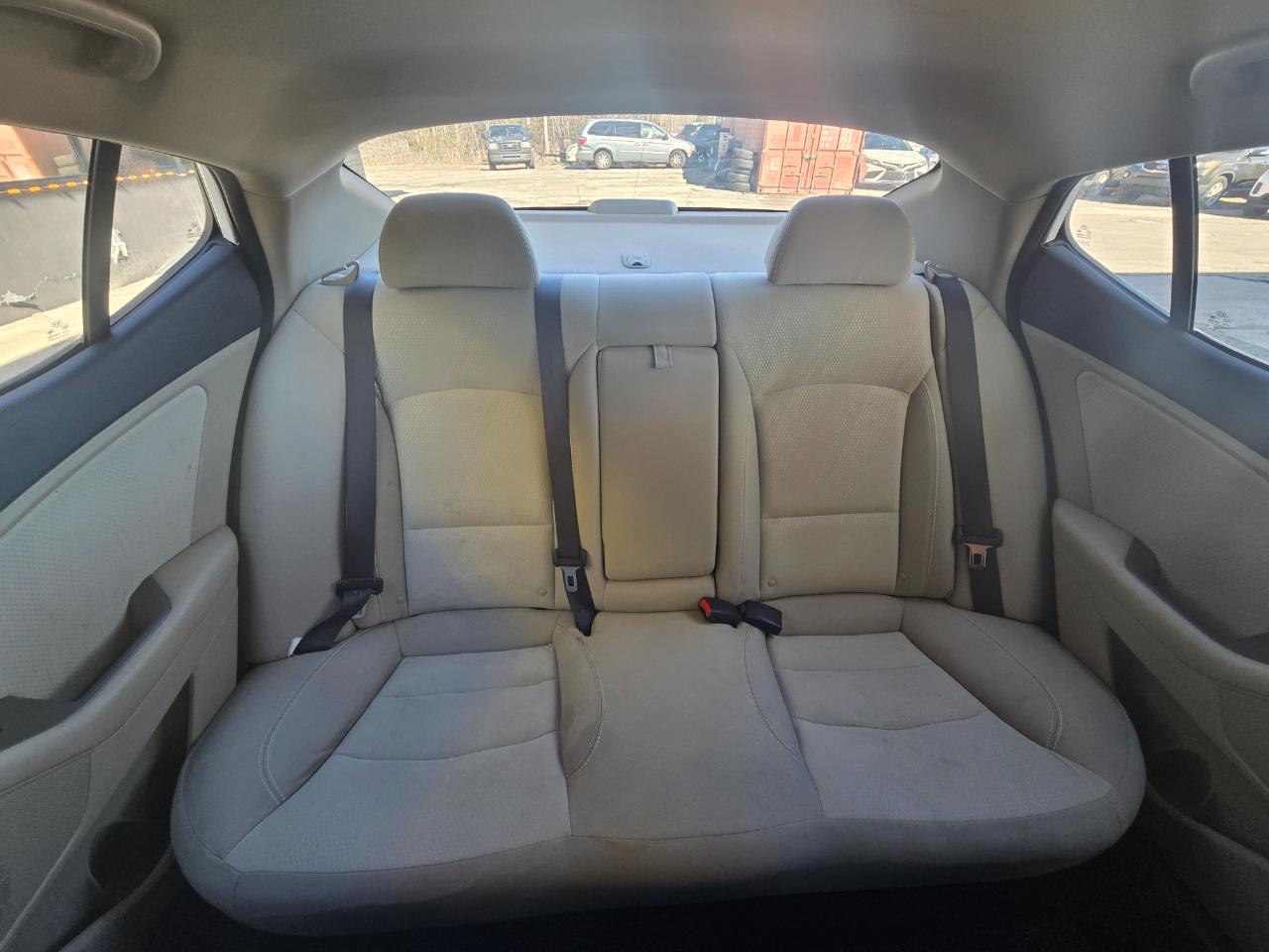 Kia Optima LX AT 2012