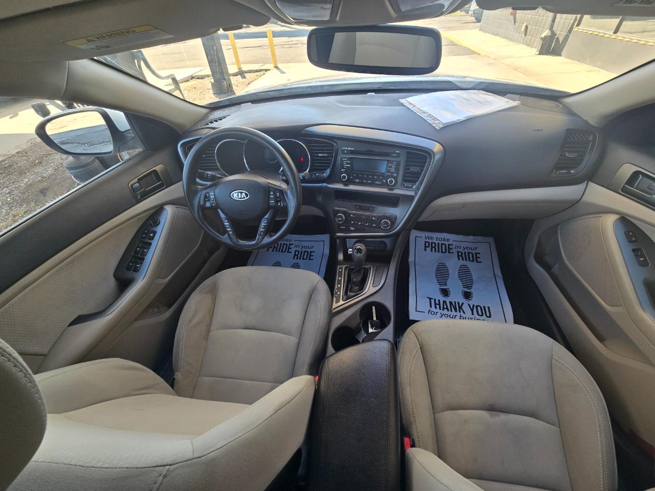 Kia Optima LX AT 2012