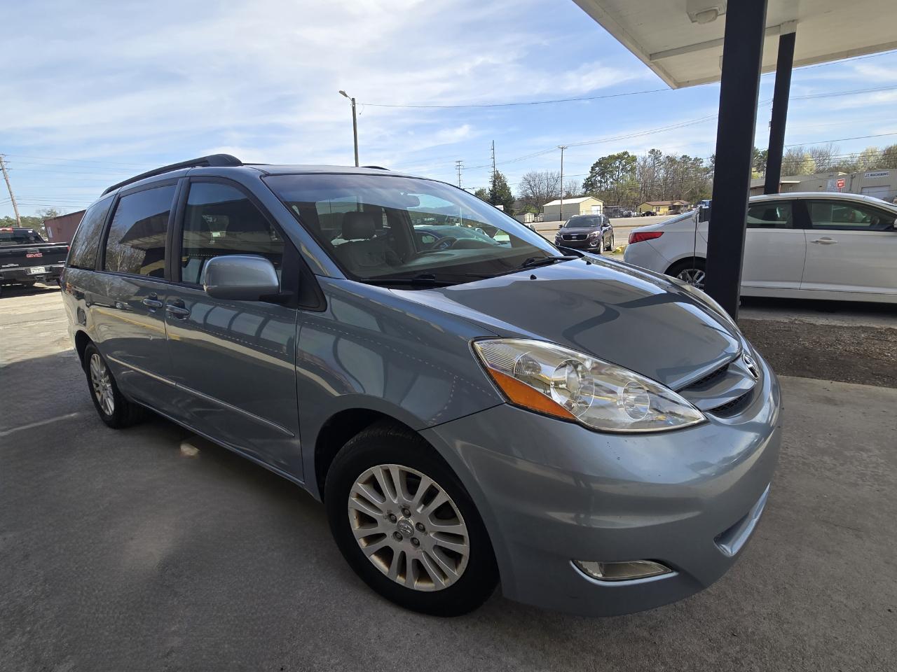 Toyota Sienna XLE FWD 2007