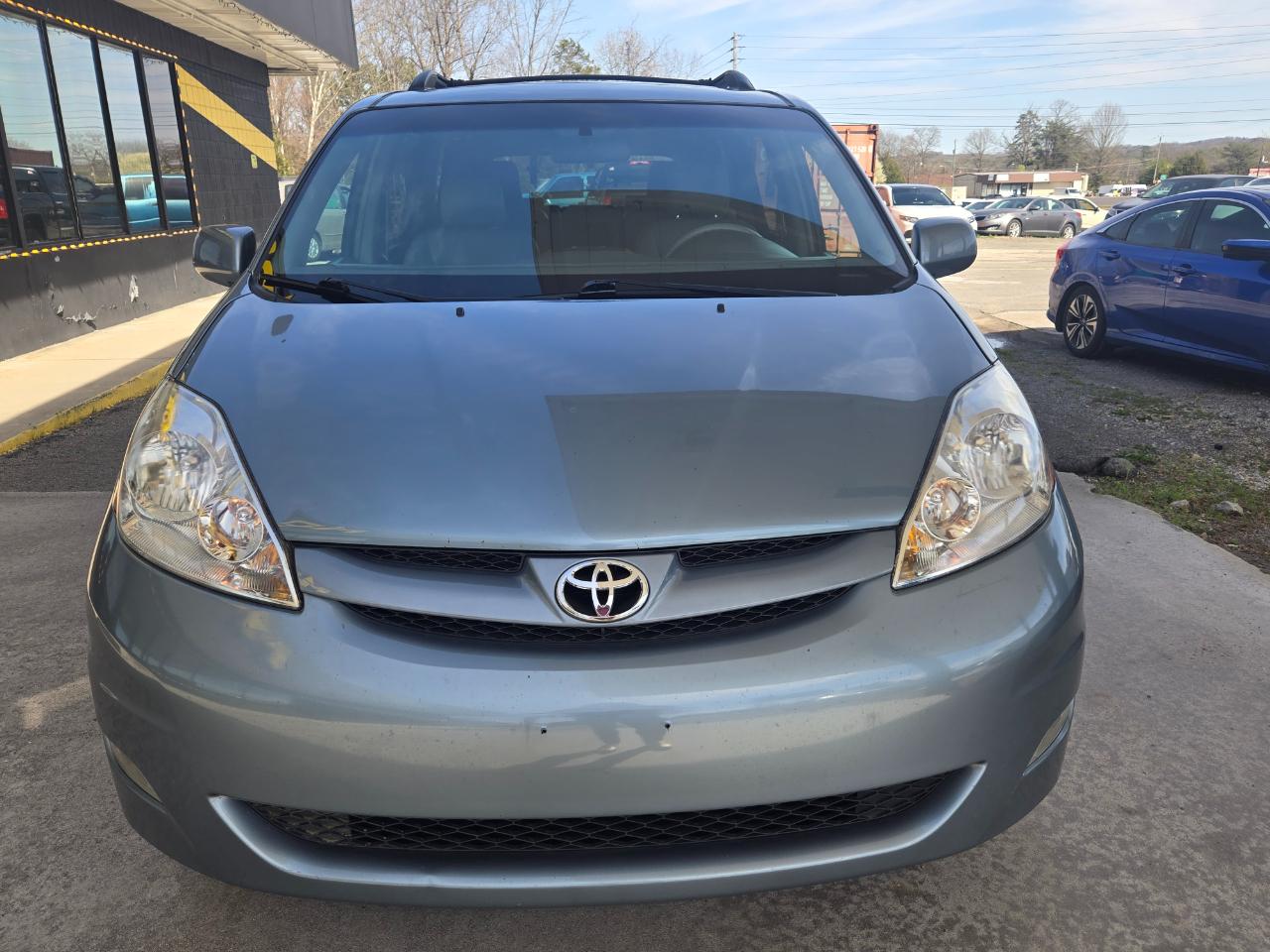 Toyota Sienna XLE FWD 2007