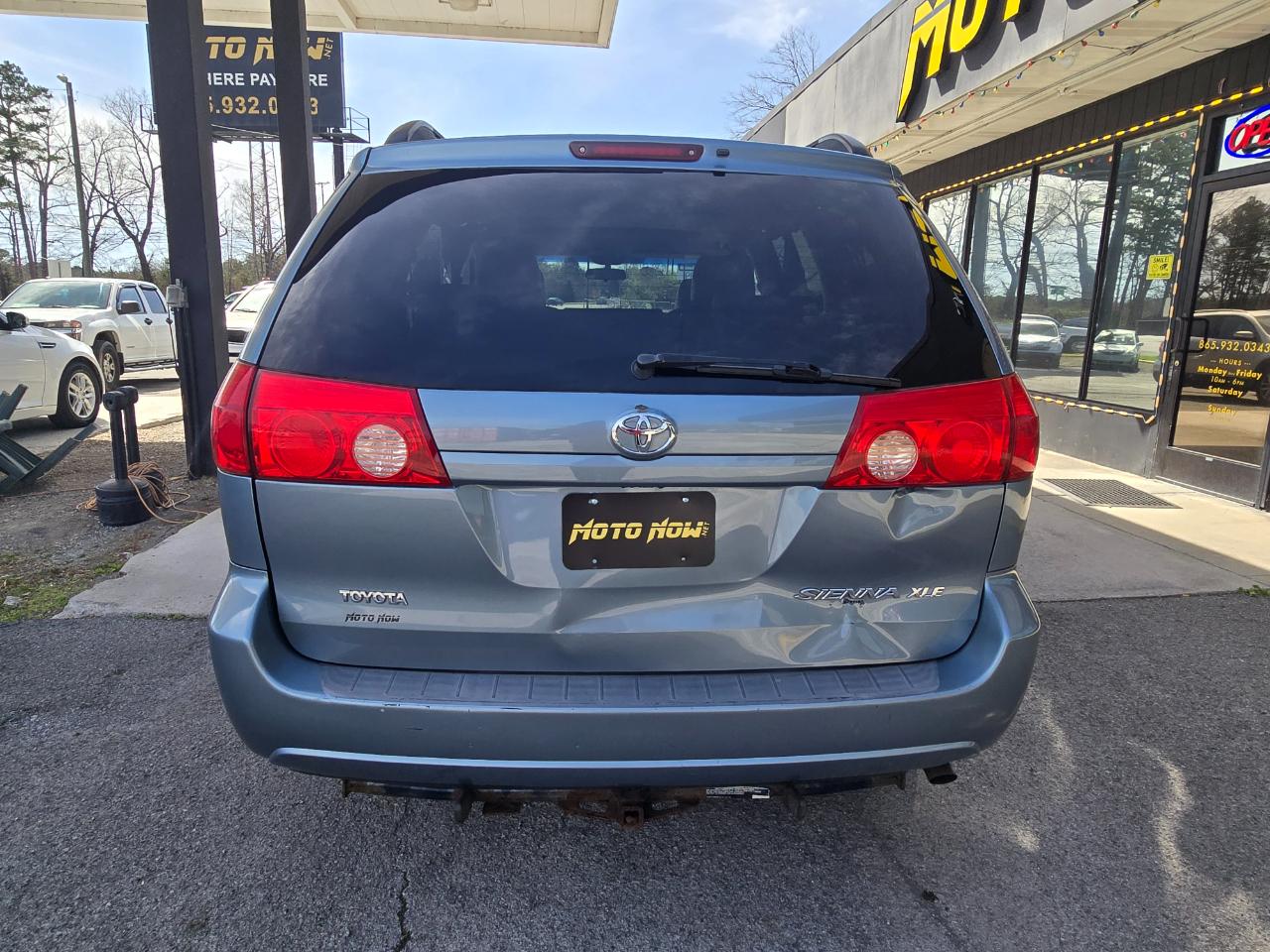 Toyota Sienna XLE FWD 2007