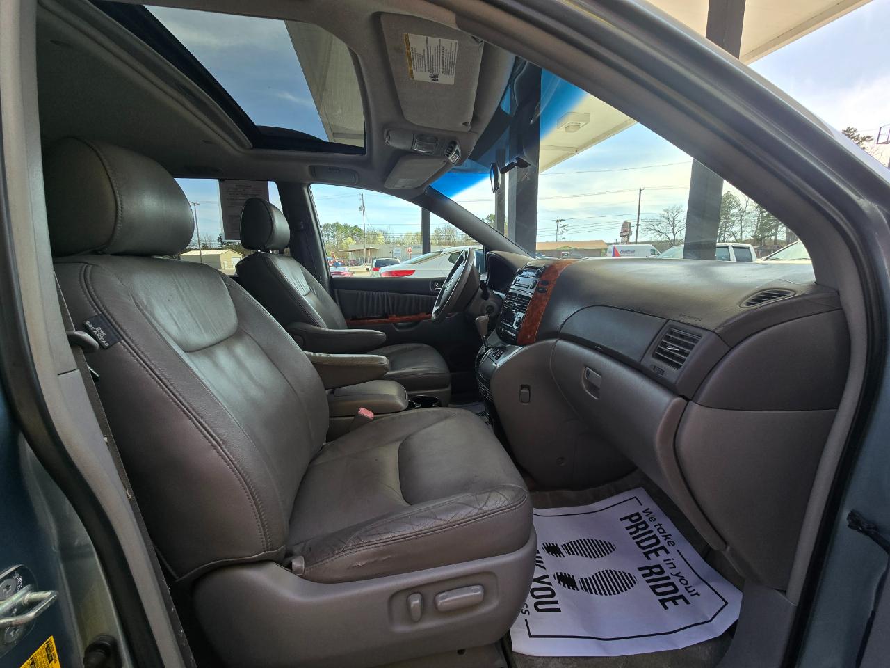 Toyota Sienna XLE FWD 2007