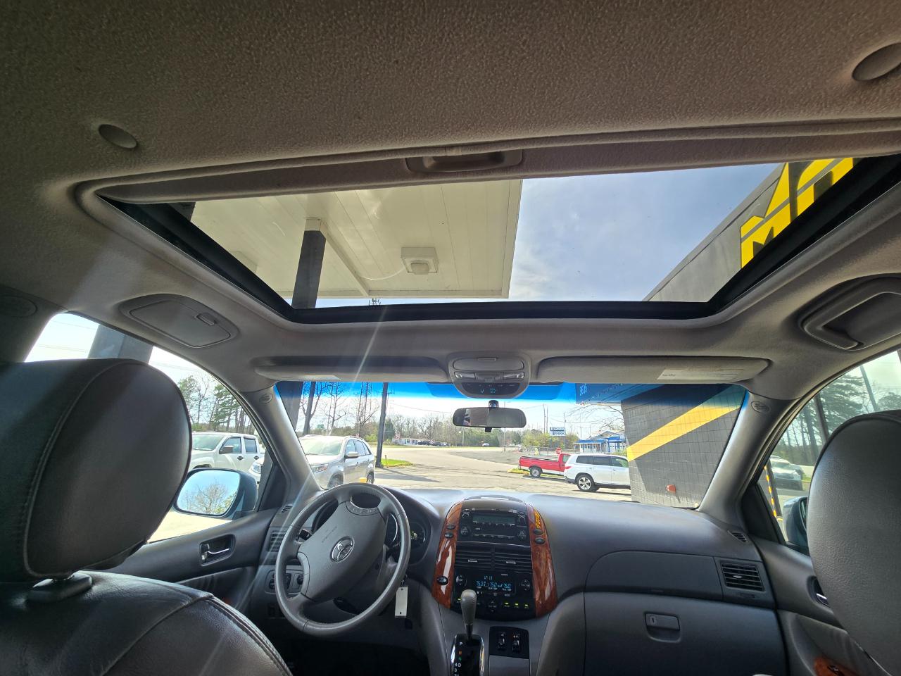 Toyota Sienna XLE FWD 2007