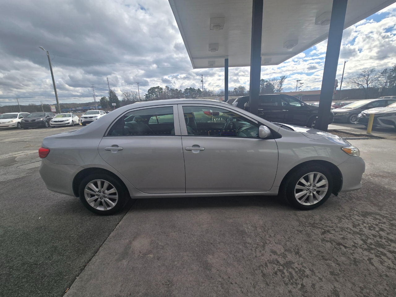 Toyota Corolla Base 4-Speed AT 2010