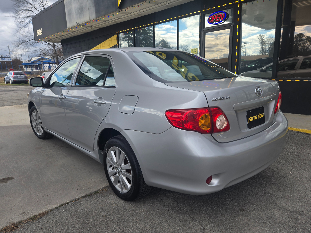Toyota Corolla Base 4-Speed AT 2010