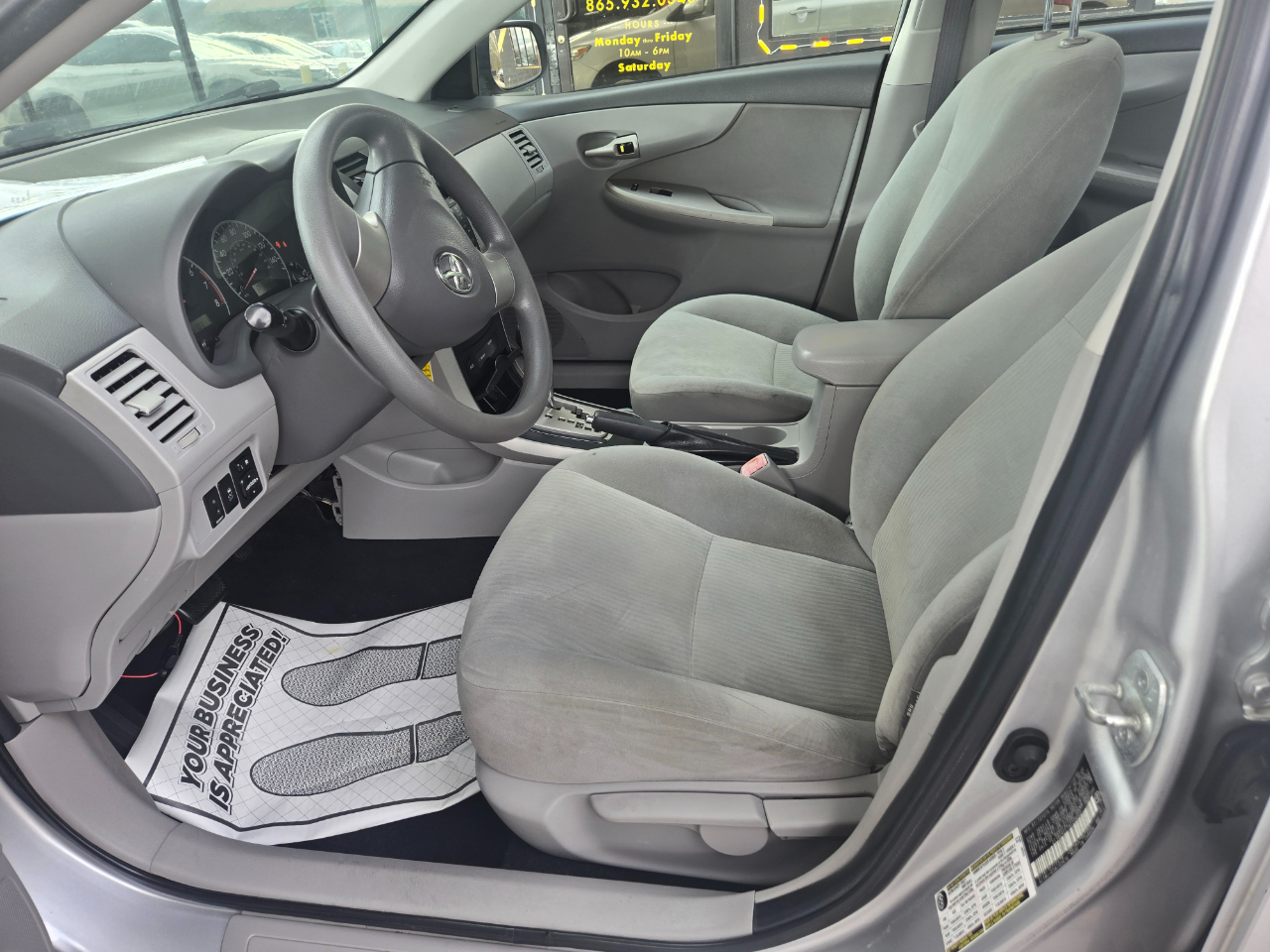 Toyota Corolla Base 4-Speed AT 2010