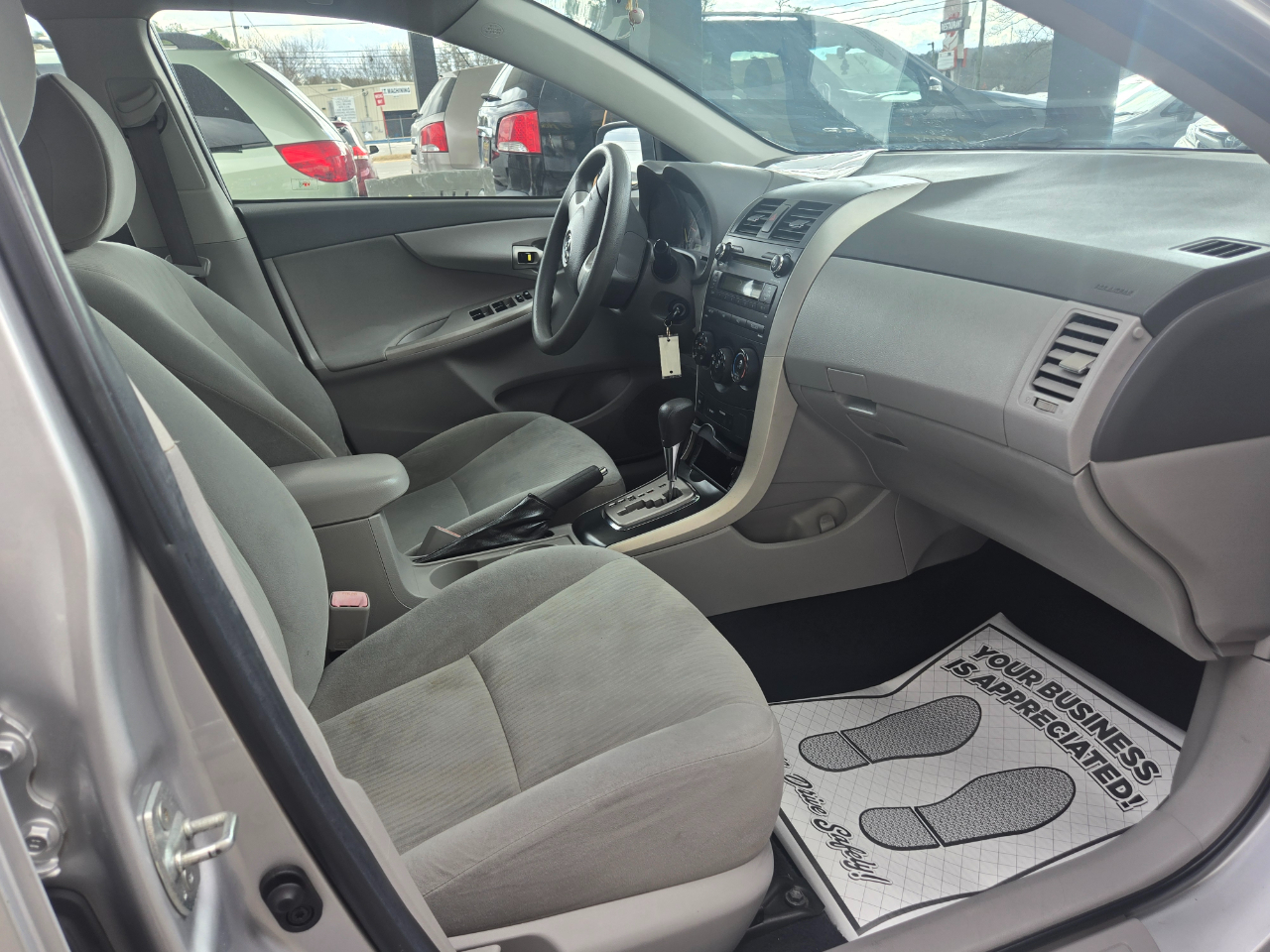 Toyota Corolla Base 4-Speed AT 2010