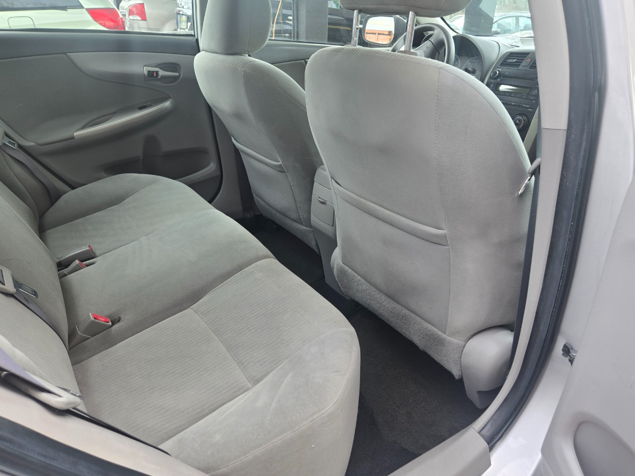 Toyota Corolla Base 4-Speed AT 2010